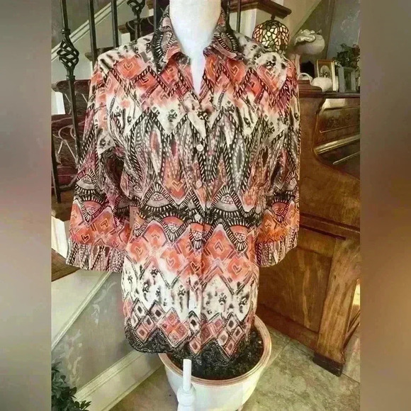 Chicos ladies size 1 blouse. Short sleeve button down excellent condition. - Picture 7 of 10